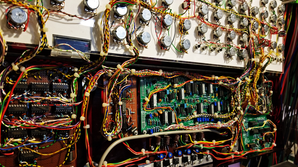 Hand-wired Electroserf electronics